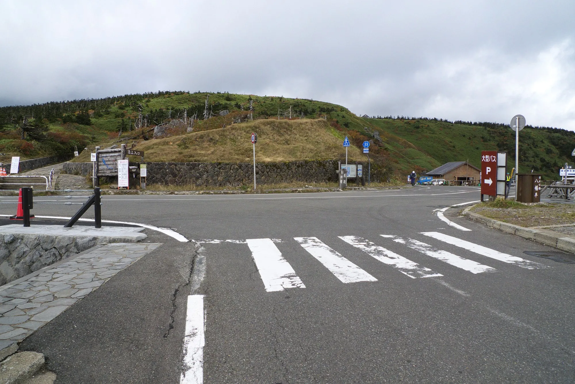 アスピーテライン上の見返峠・県境