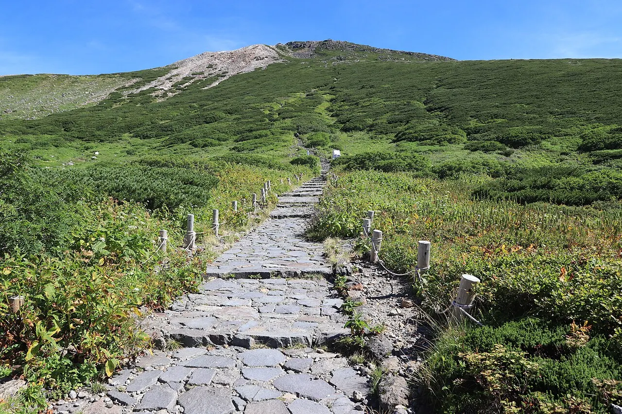 室堂から見た白山の御前峰