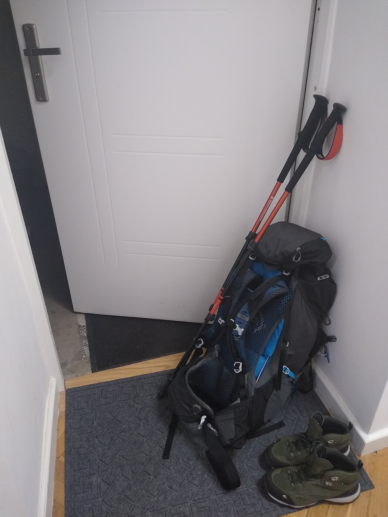 登山の三種の神器とは？ザック・登山靴・レインウェアの選び方を徹底解説