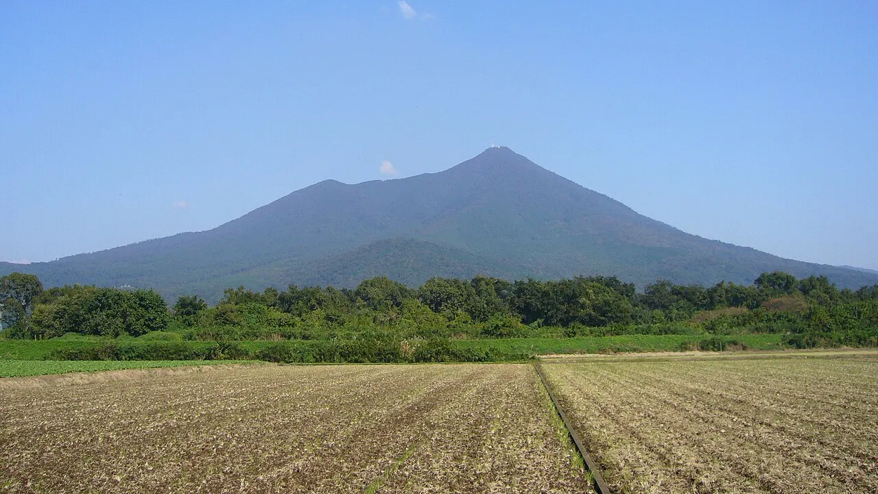 西南西から見た筑波山